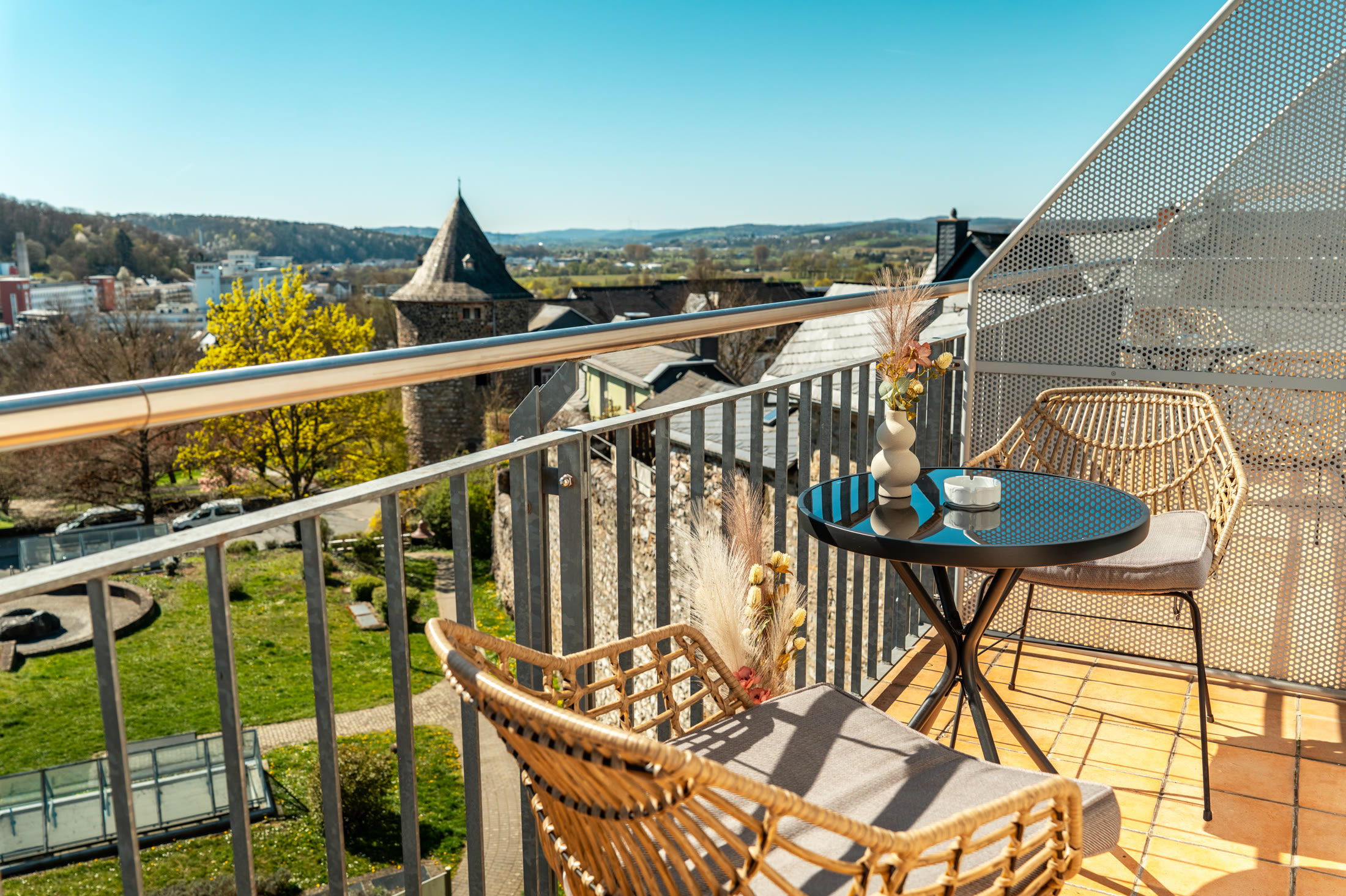 Außenterrasse mit Blick über Wetzlar